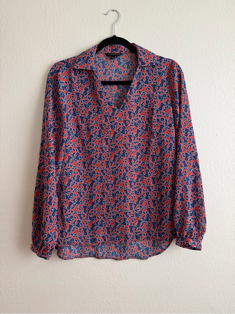 Banana Republic Women’s Navy and Coral Printed Blouse